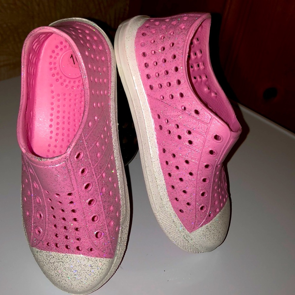 Water Shoe in Pink Shimmer